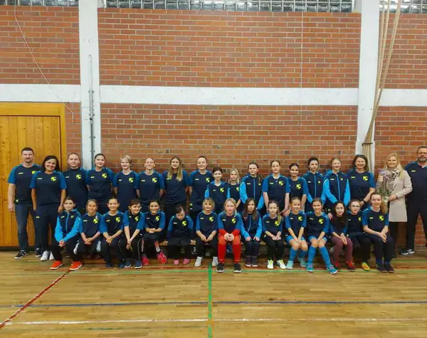 News Frauen / Mädchen – Foto 1